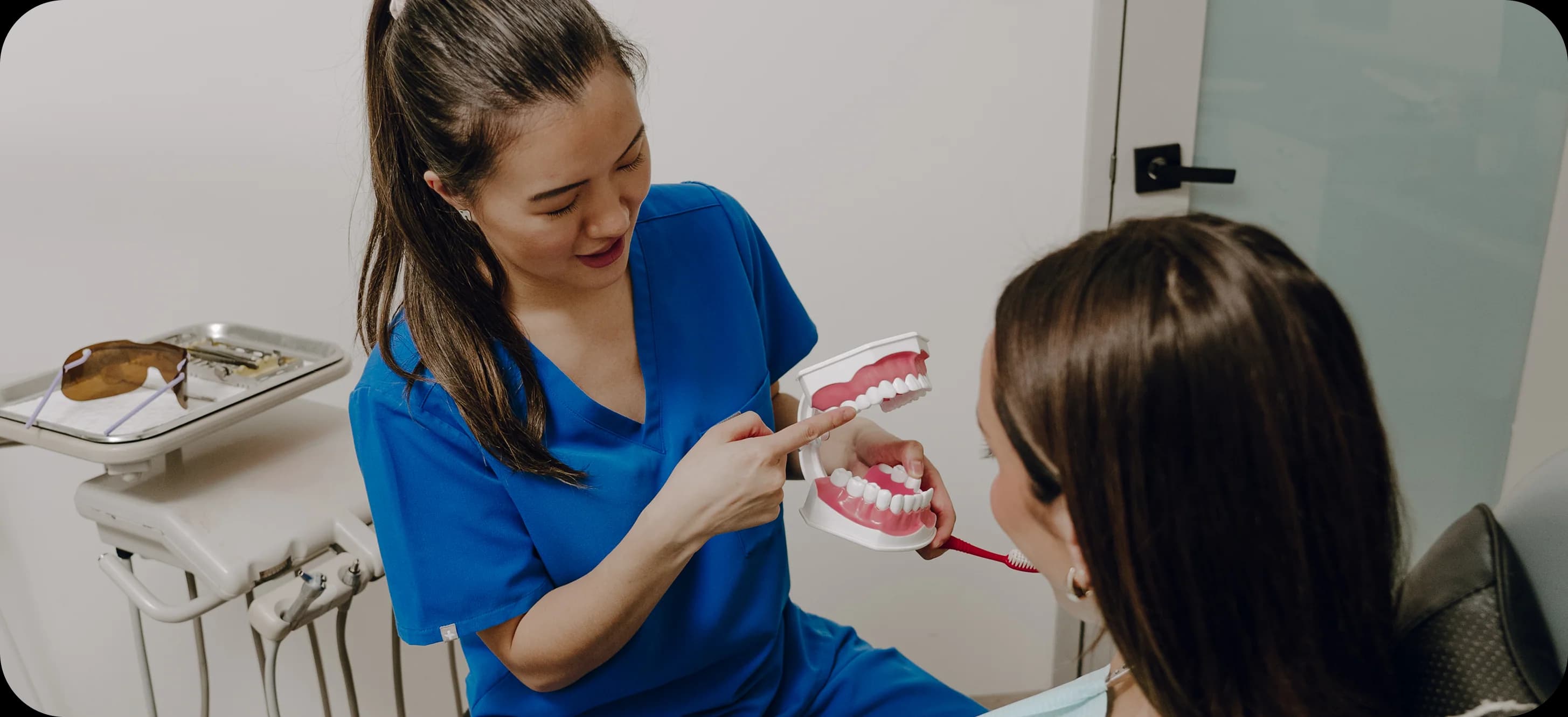 A dental consultation about wisdom teeth concerns